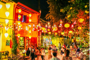 Hoi An Food Walking Tour with Small-Group Option (Maximum for 14 pax)