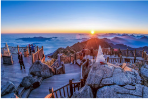 From Ha Noi: Discover the Charm of Sapa, Fansipan and Cat Cat Village by Bus in 2 Days