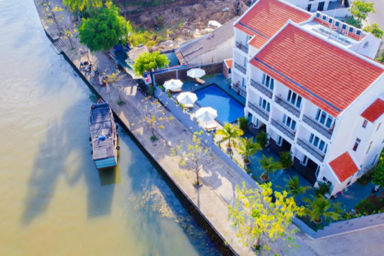Riverside White House Hotel