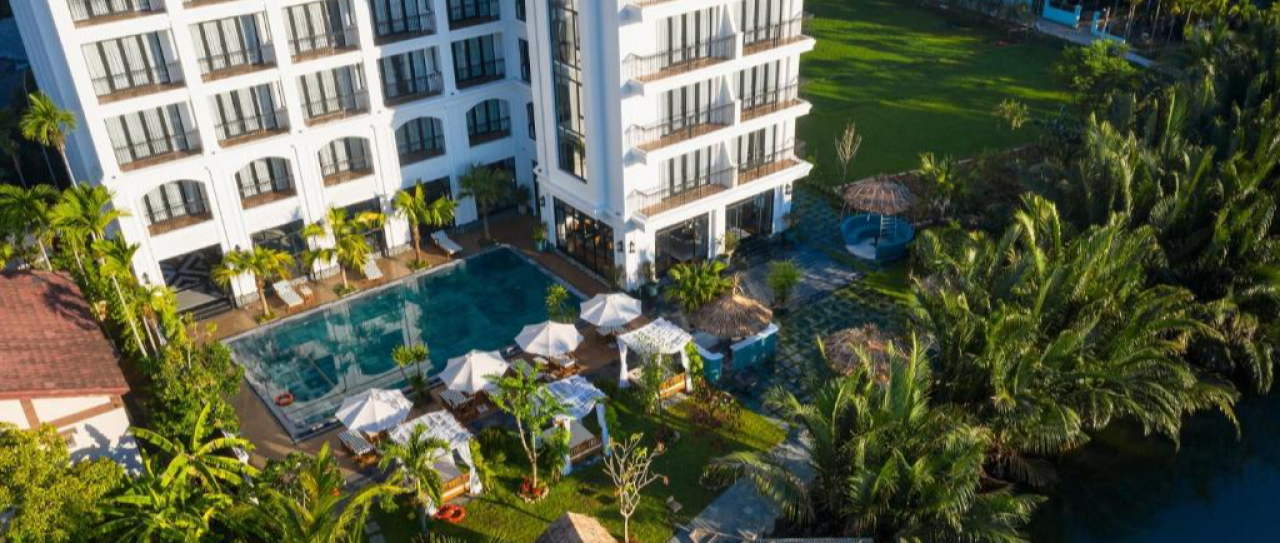 Shining Riverside Hotel & Spa