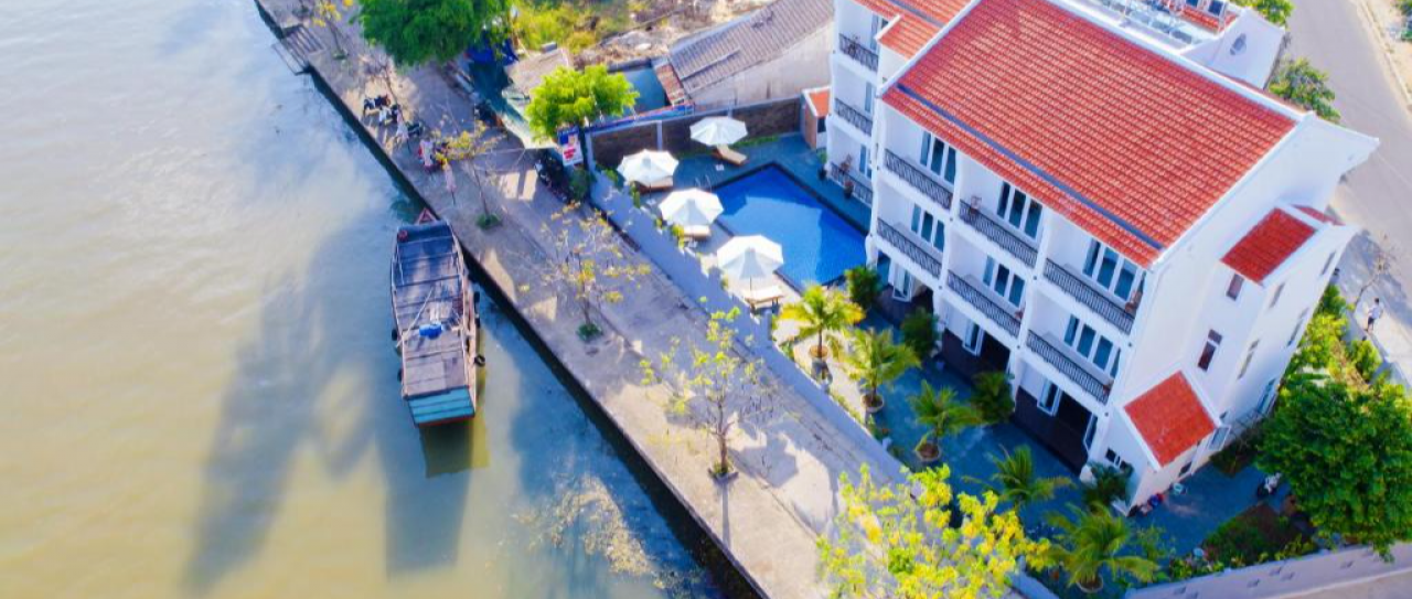 Riverside White House Hotel